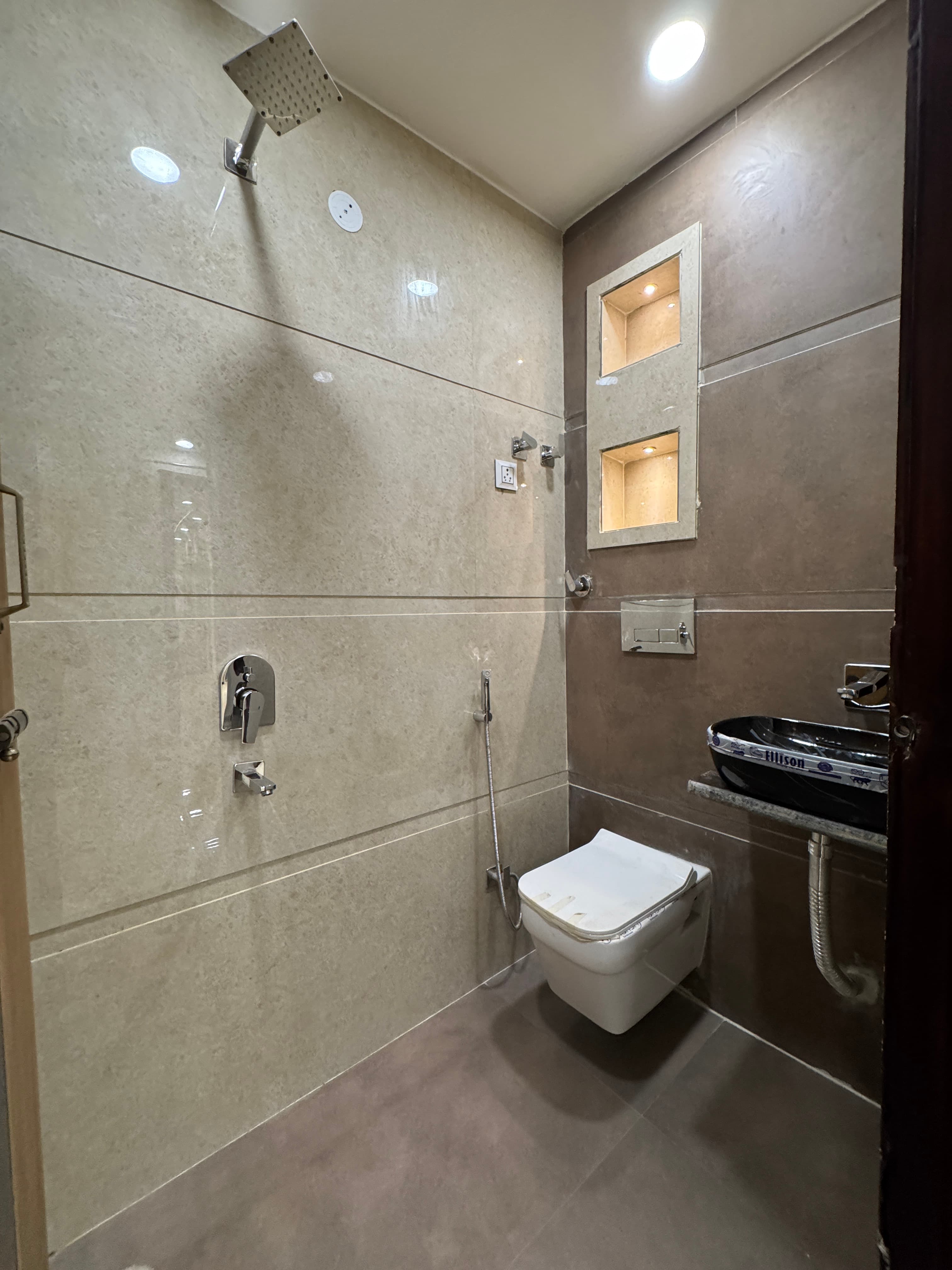 Ready to Move 2BHK Flat for Sale in Dwarka | Prime Location Near Metro thumbnail 3