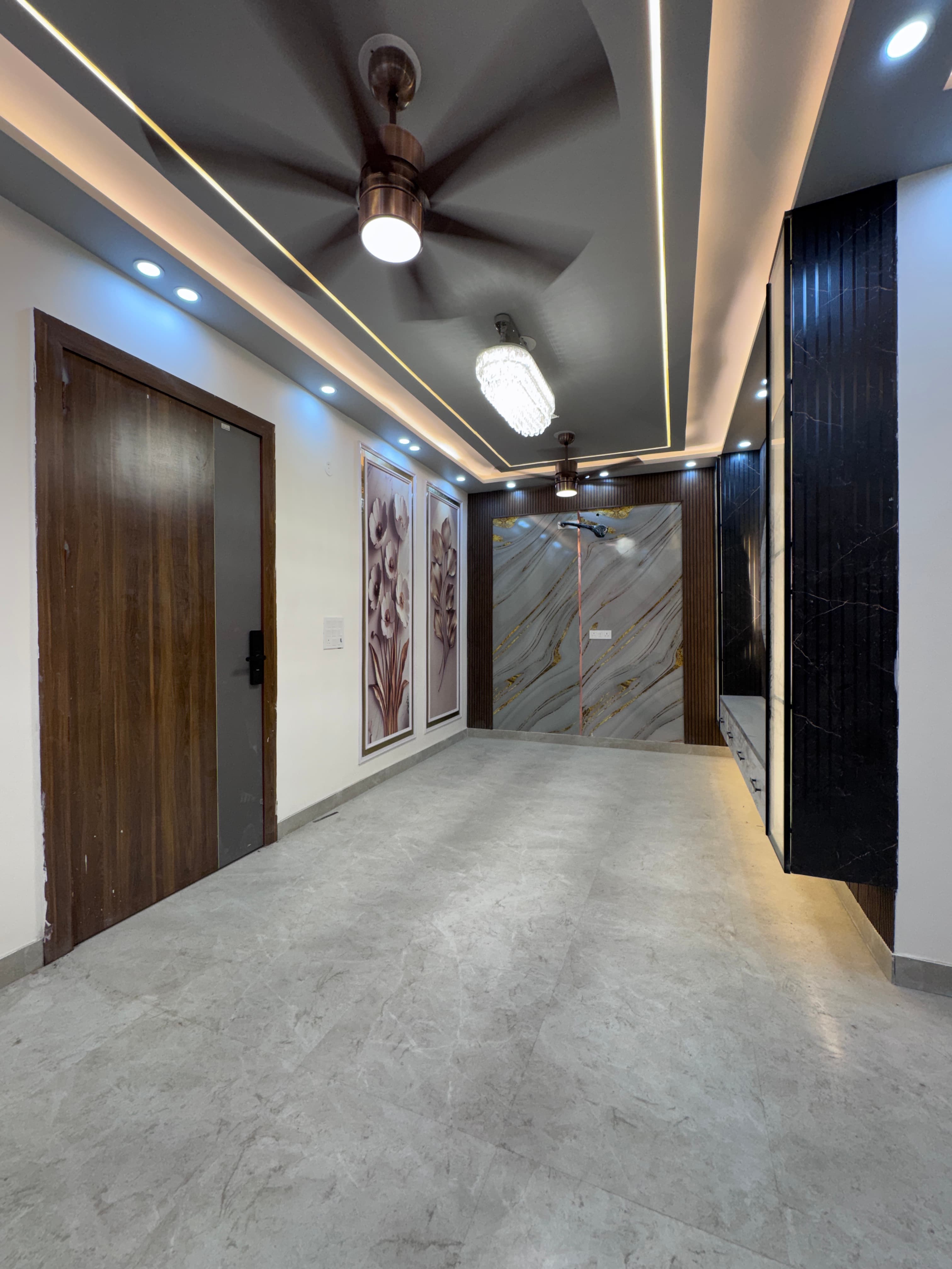 3BHK 100 Gaj Flat for Sale in Dwarka Mor | Ready to Move | Lift & Parking thumbnail 2
