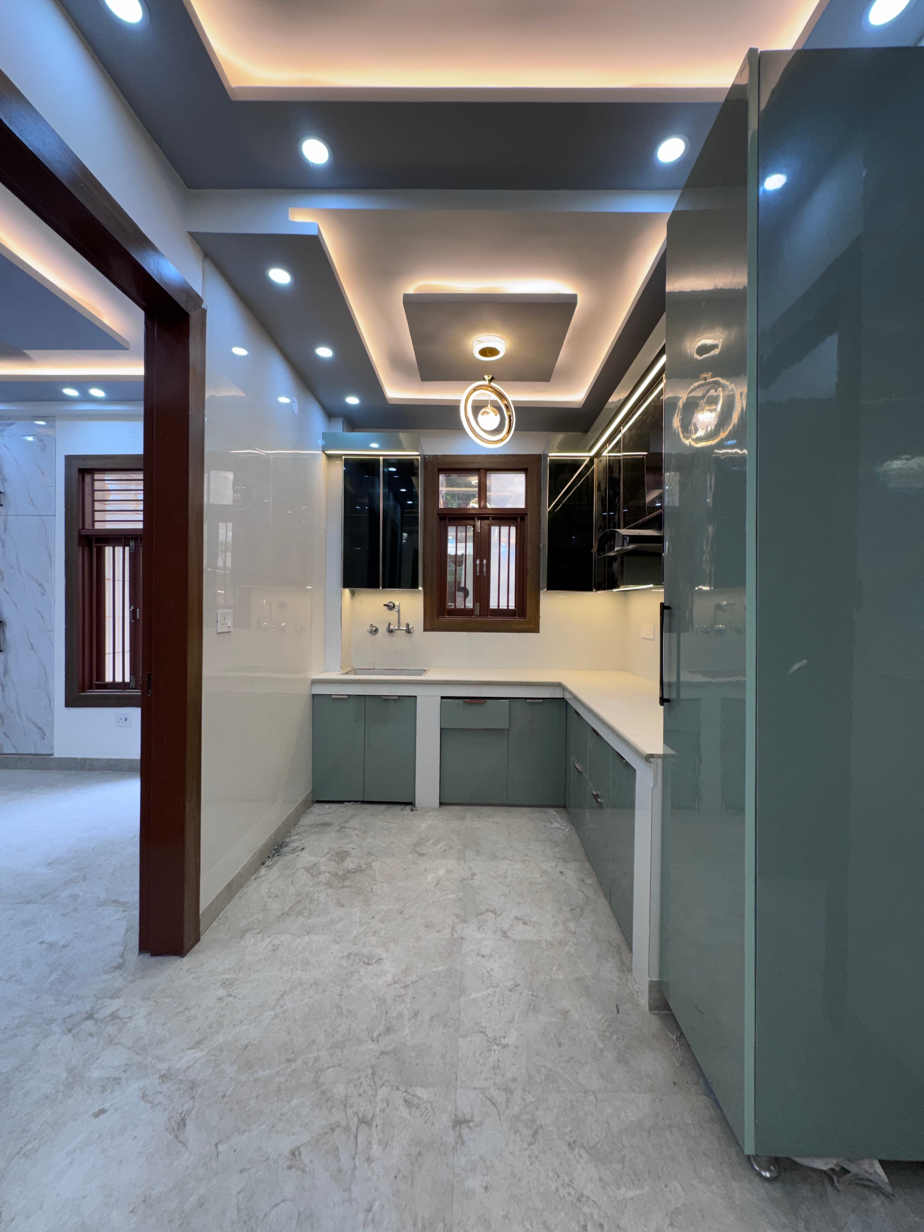 3BHK 100 Gaj Flat for Sale in Dwarka Mor | Ready to Move | Lift & Parking thumbnail 3