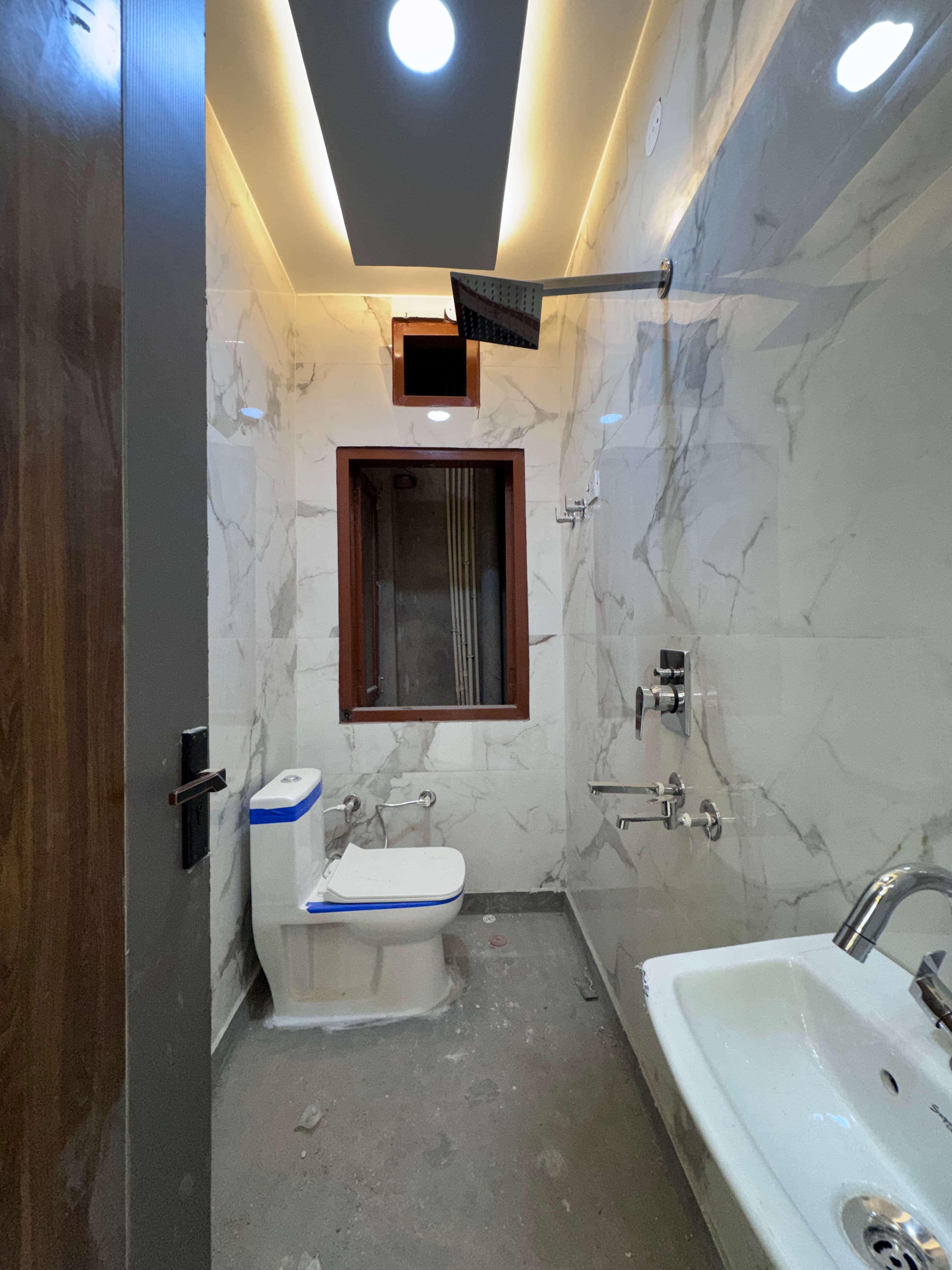 3BHK 100 Gaj Flat for Sale in Dwarka Mor | Ready to Move | Lift & Parking thumbnail 6