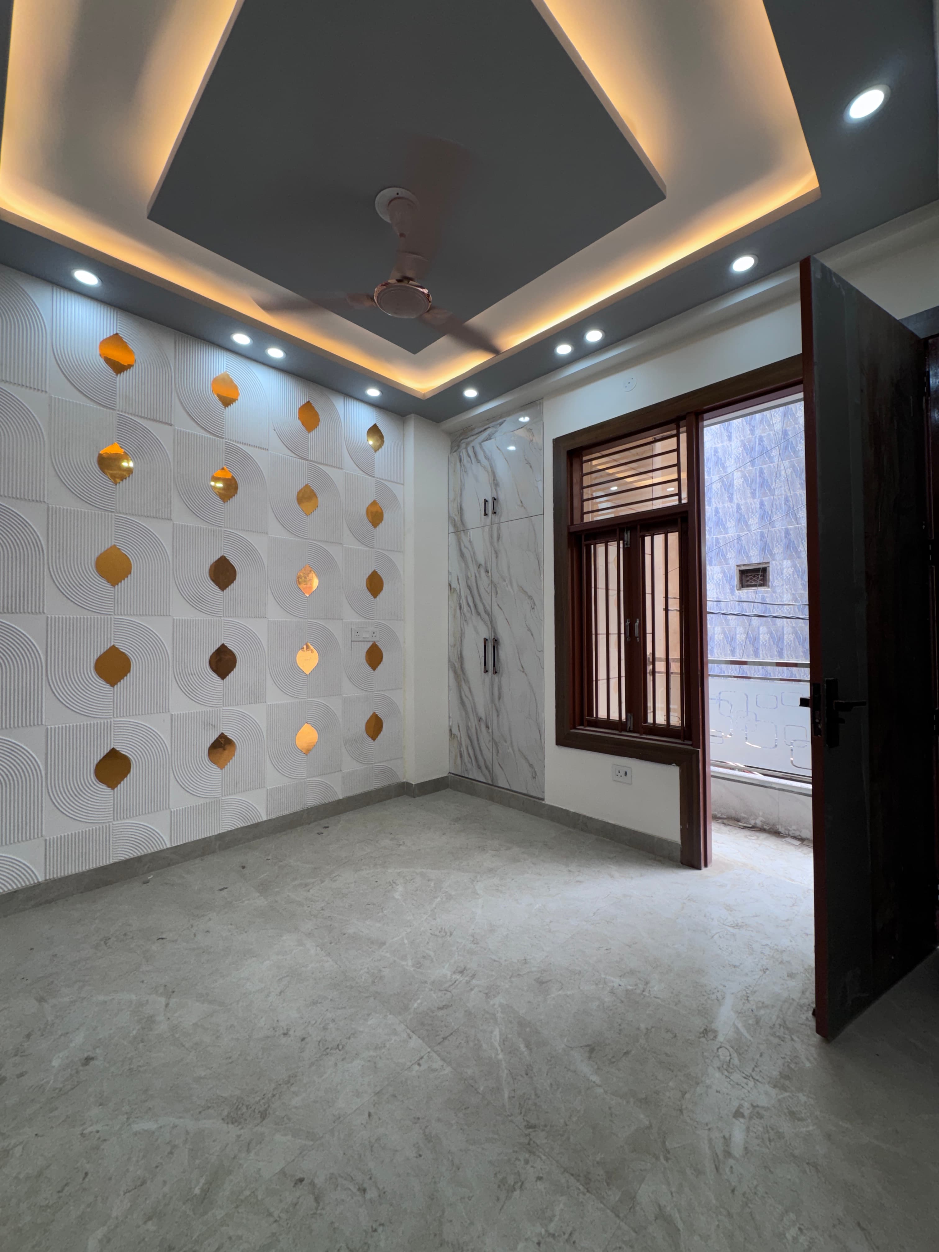 3BHK 100 Gaj Flat for Sale in Dwarka Mor | Ready to Move | Lift & Parking thumbnail 9