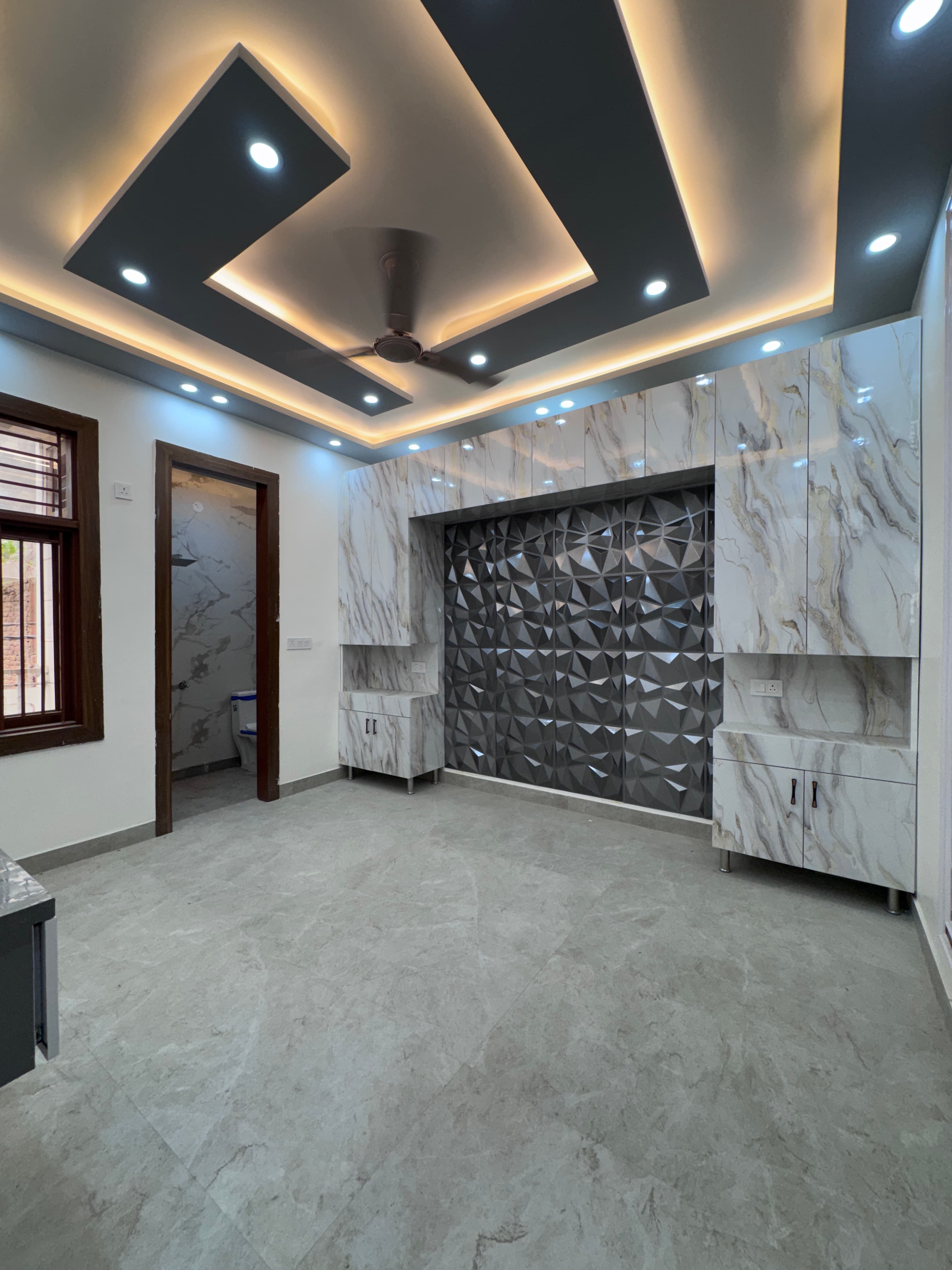 3BHK 100 Gaj Flat for Sale in Dwarka Mor | Ready to Move | Lift & Parking thumbnail 7