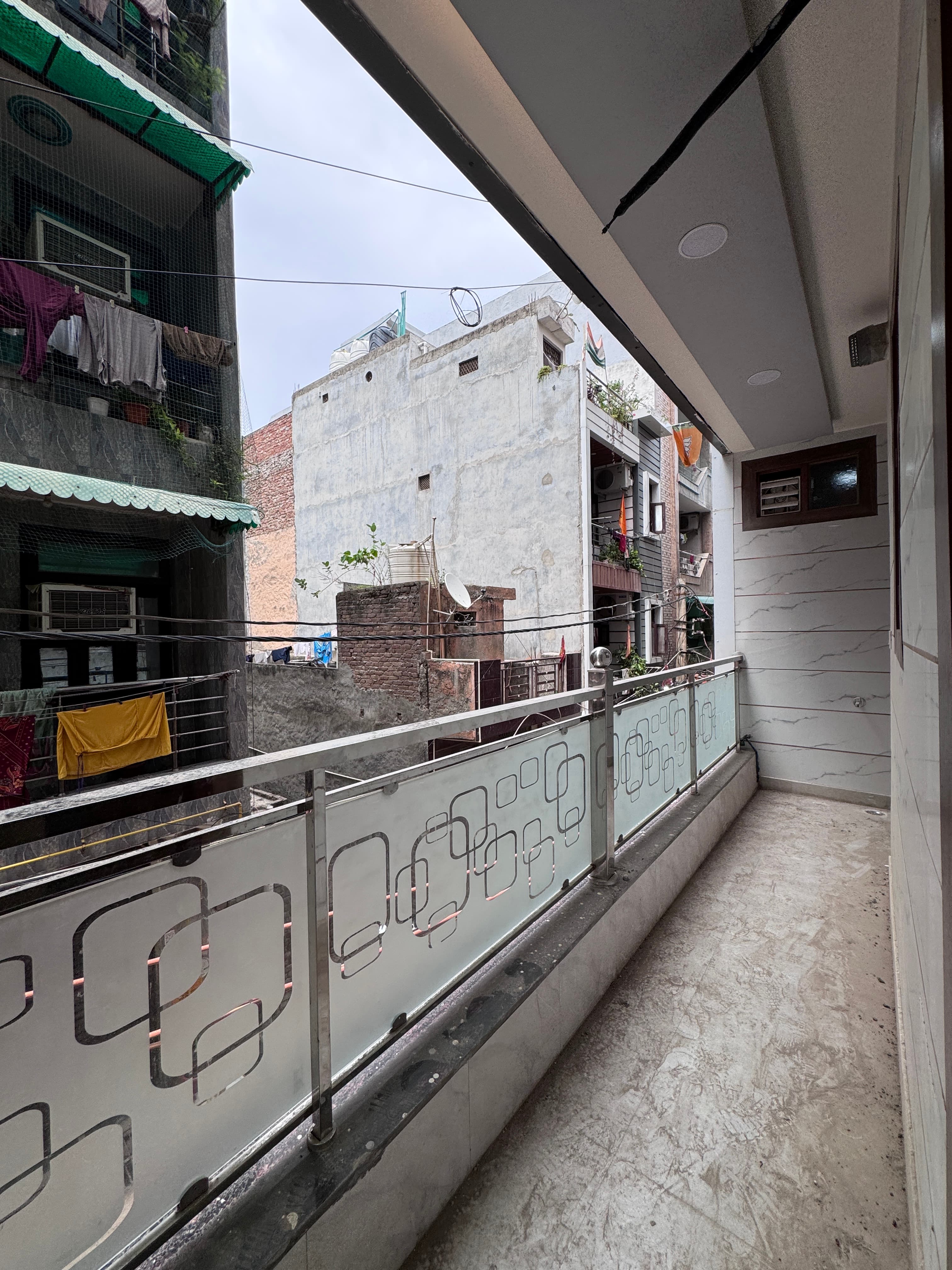 3BHK 100 Gaj Flat for Sale in Dwarka Mor | Ready to Move | Lift & Parking thumbnail 10