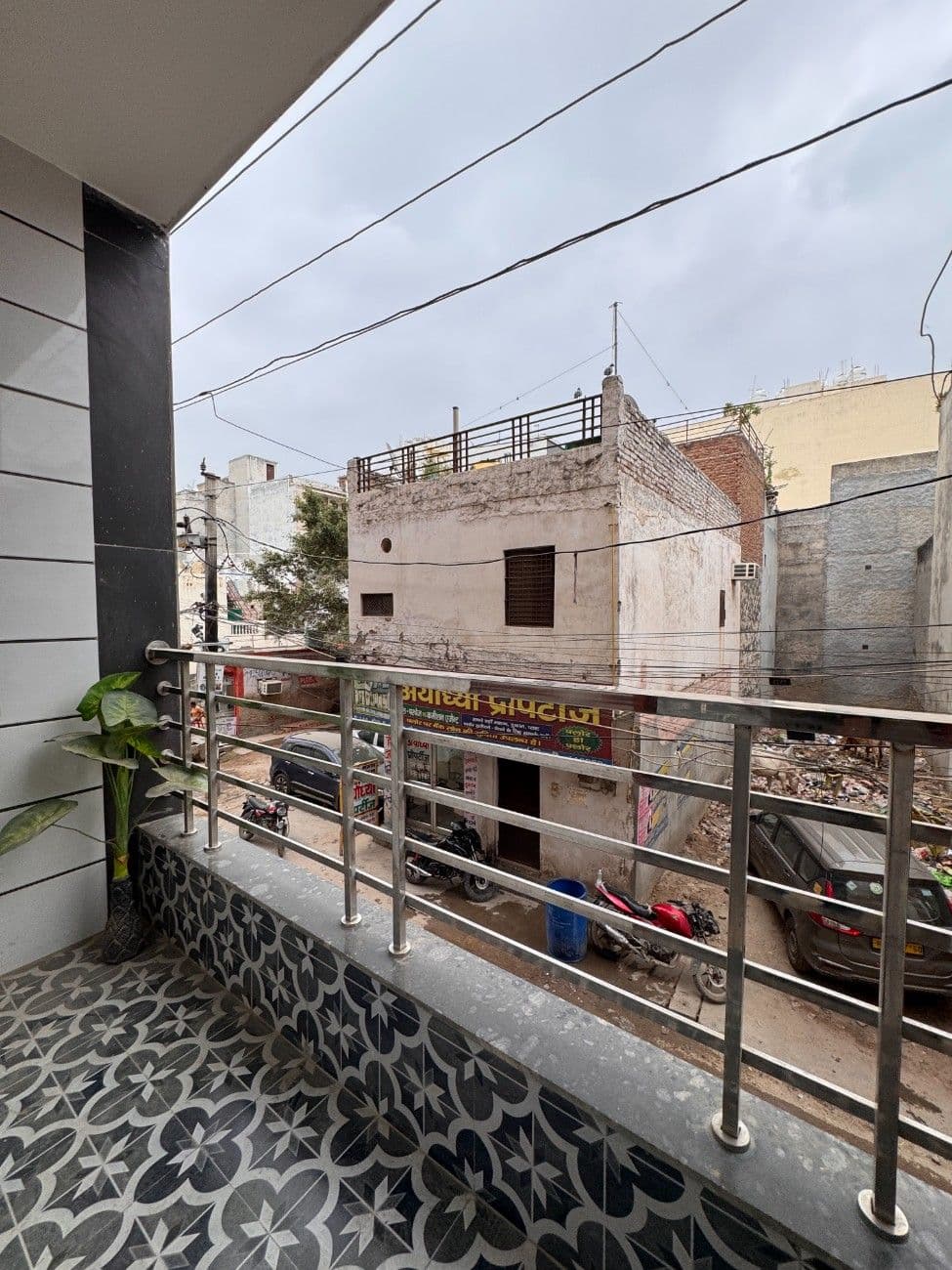 3BHK 90 Gaj Flat for Sale in Dwarka Mor | Spacious Family Home thumbnail 5