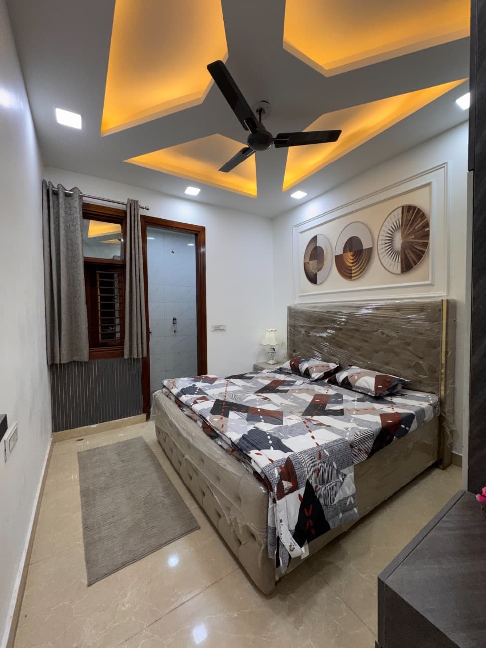 3BHK 90 Gaj Flat for Sale in Dwarka Mor | Spacious Family Home thumbnail 9