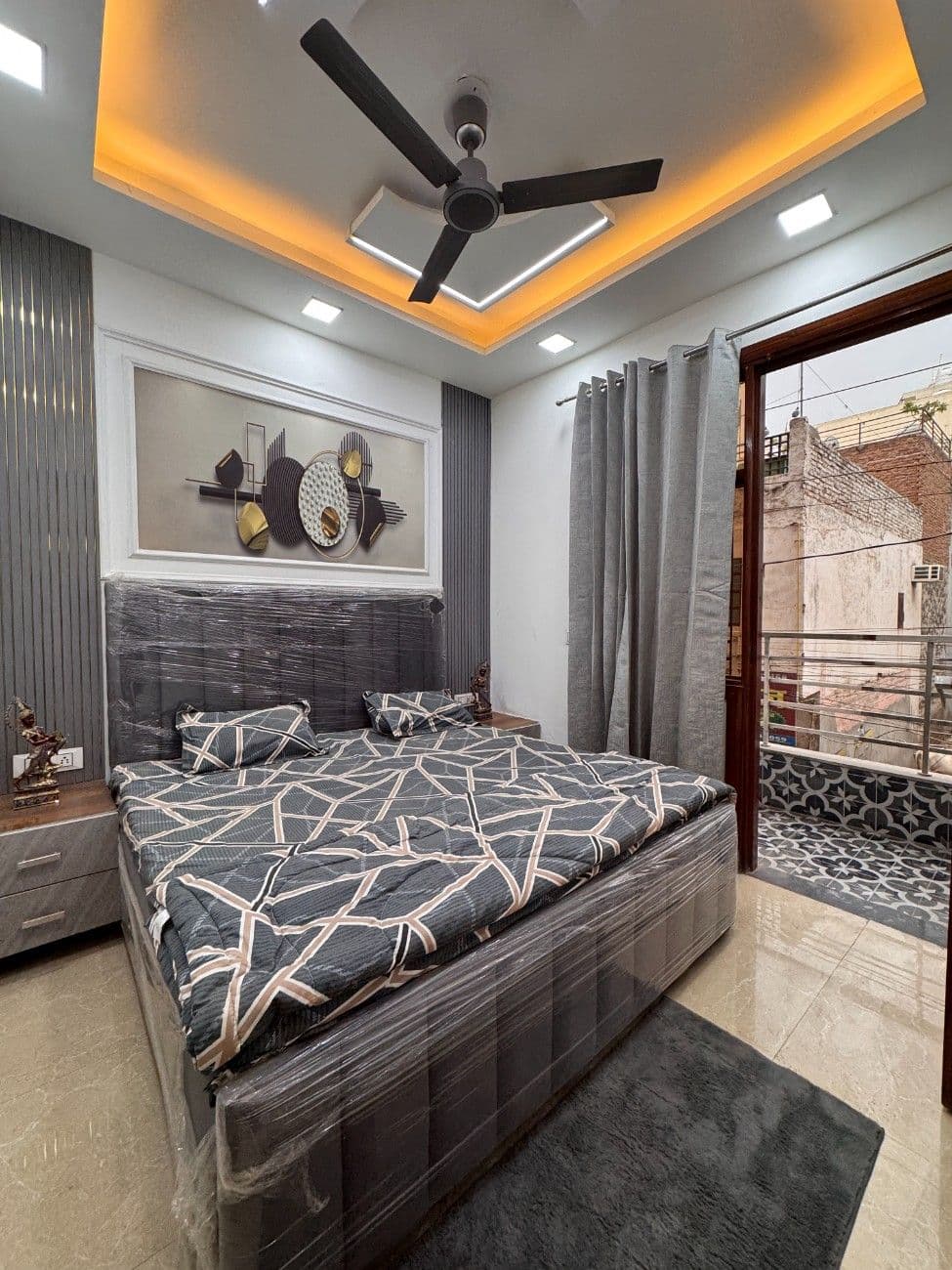 3BHK 90 Gaj Flat for Sale in Dwarka Mor | Spacious Family Home thumbnail 4