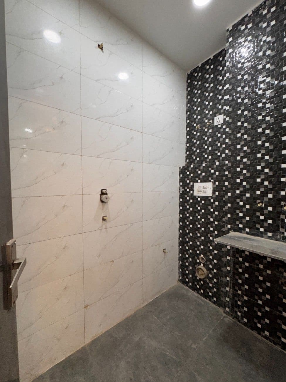 3BHK 90 Gaj Flat for Sale in Dwarka Mor | Spacious Family Home thumbnail 10