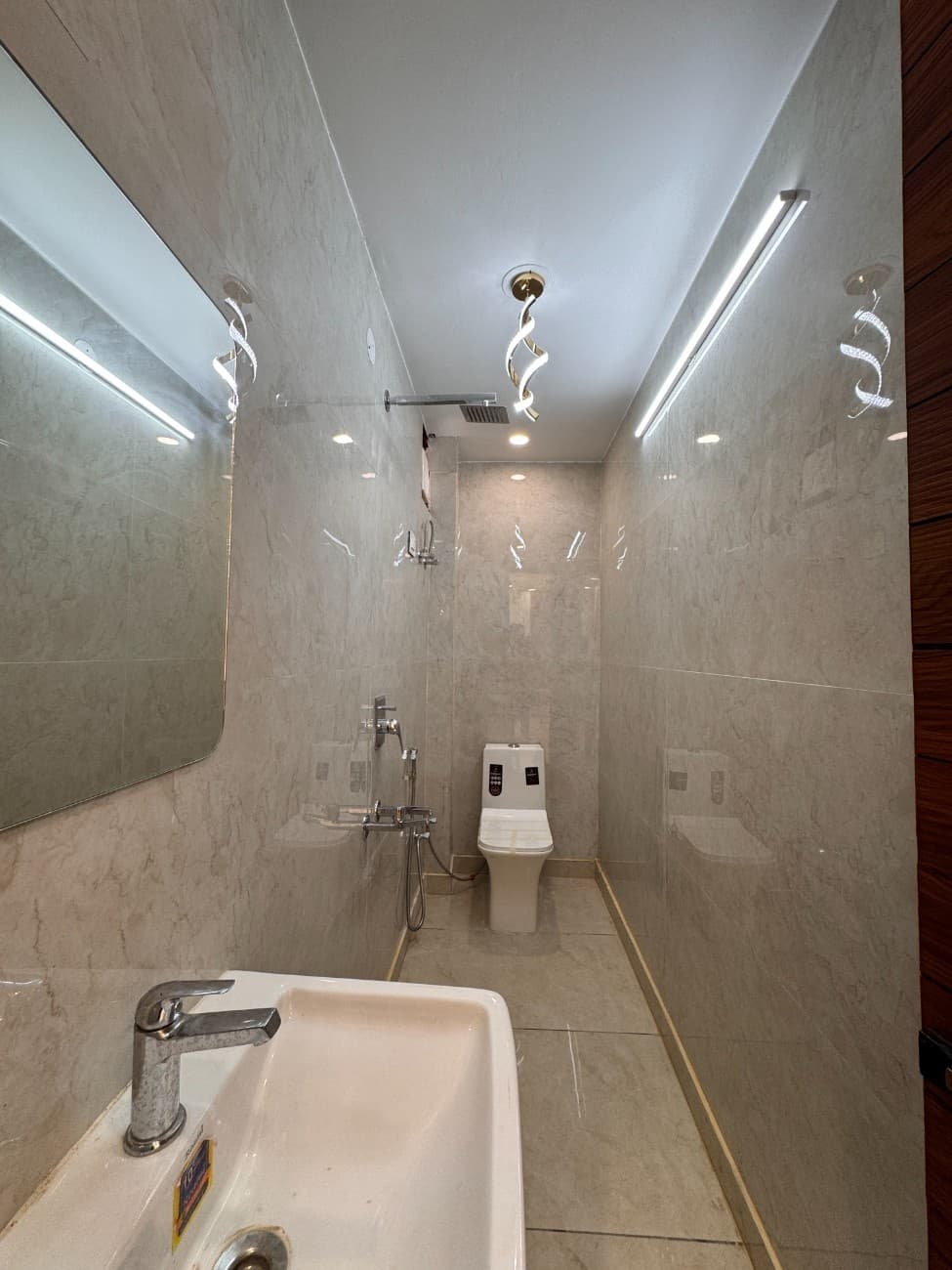 3BHK 85 Gaj Flat for Sale in Dwarka Mor | Premium Family Home thumbnail 5