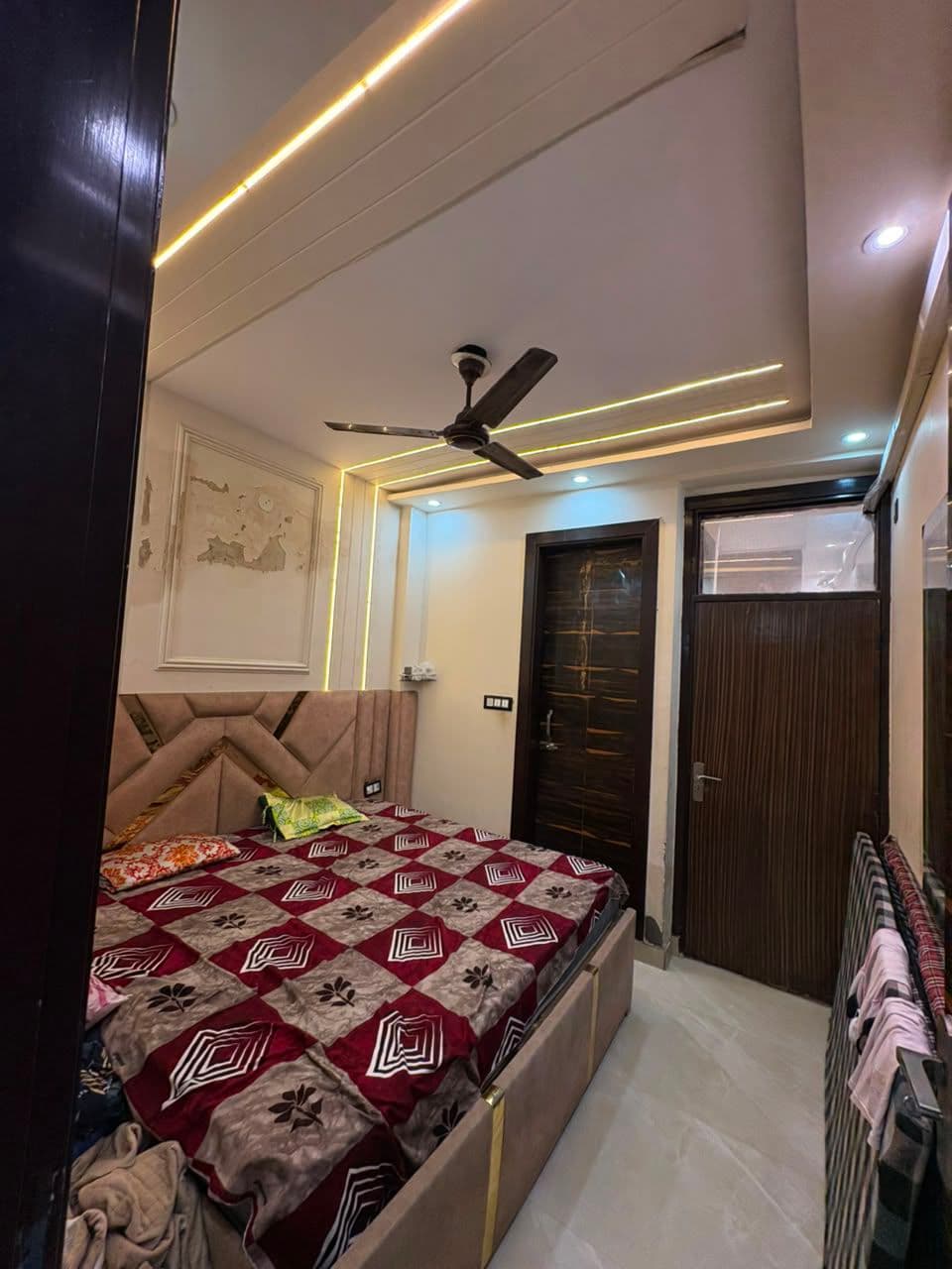 2BHK floor in mohan garden , dwarka more ,uttam nagar thumbnail 4
