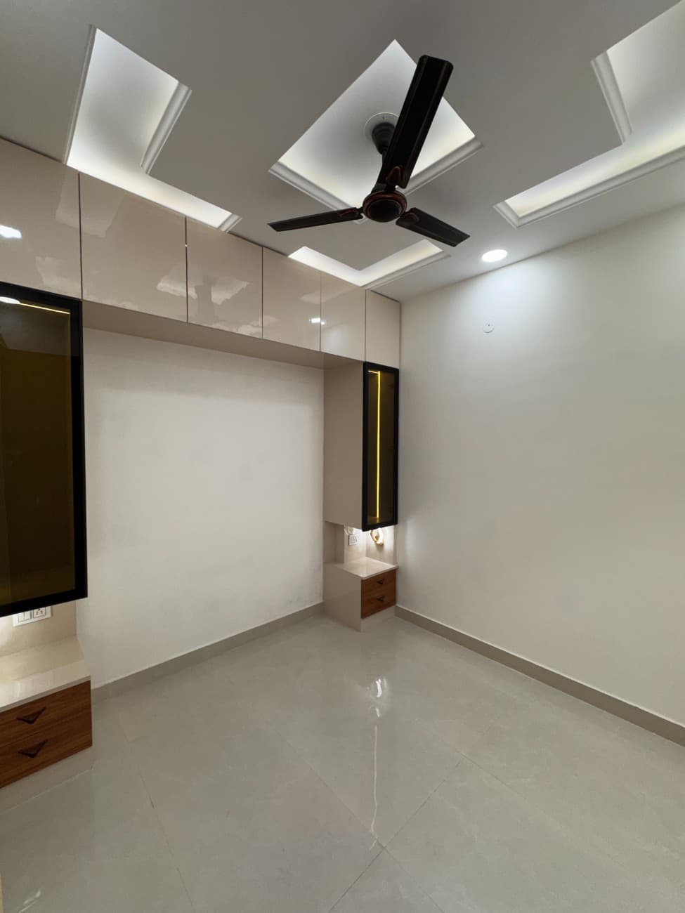 2BHK Flat for Sale in Uttam Nagar West thumbnail 2