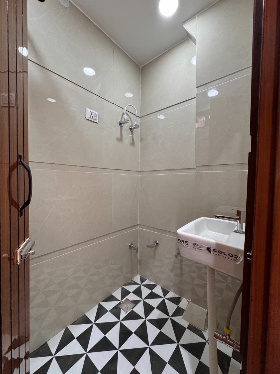 2BHK Flat for Sale in Uttam Nagar West thumbnail 6