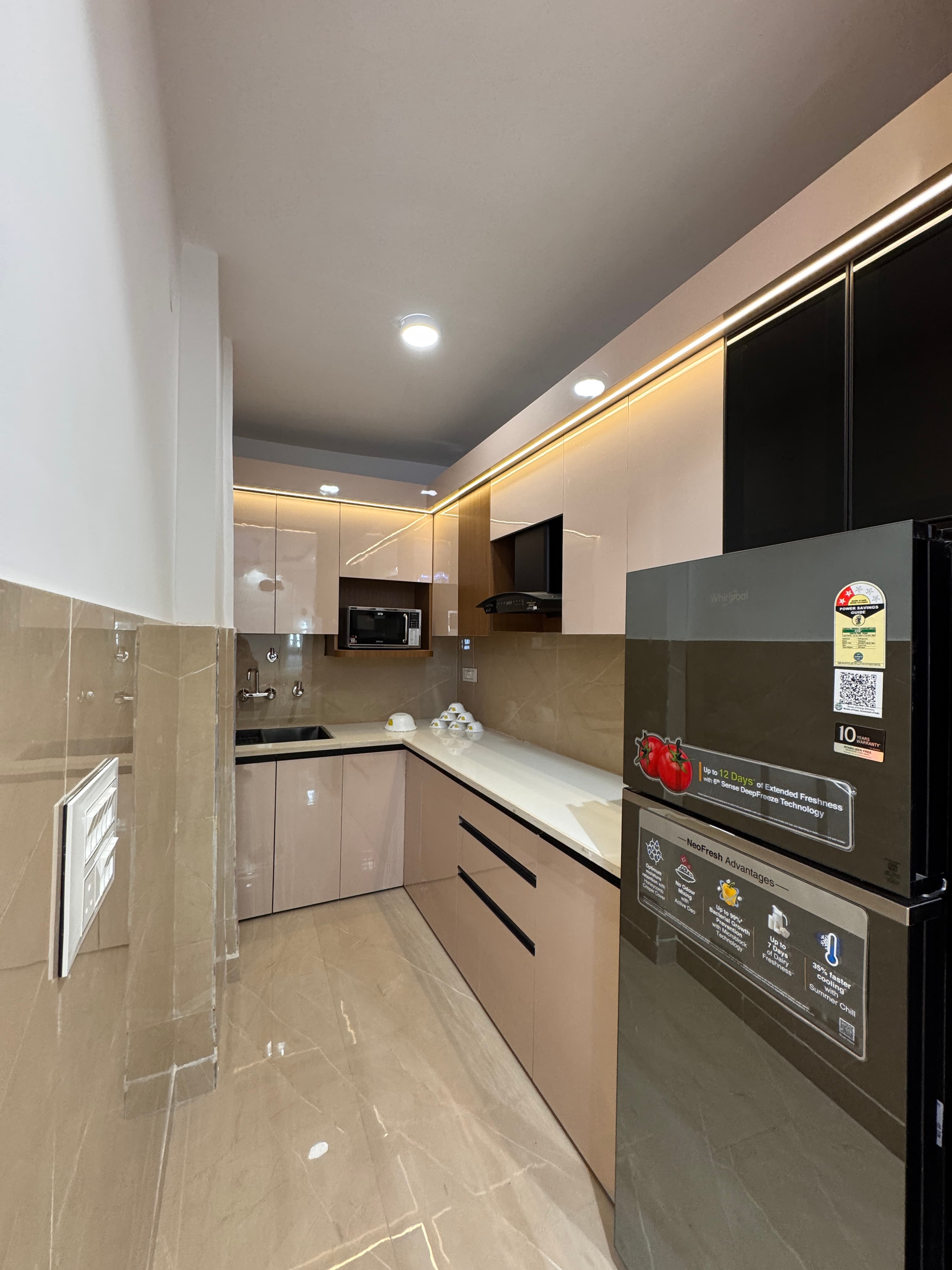 3BHK Flat for Sale in Dwarka Mor | 90 Gaj | ₹64 Lakh thumbnail 5