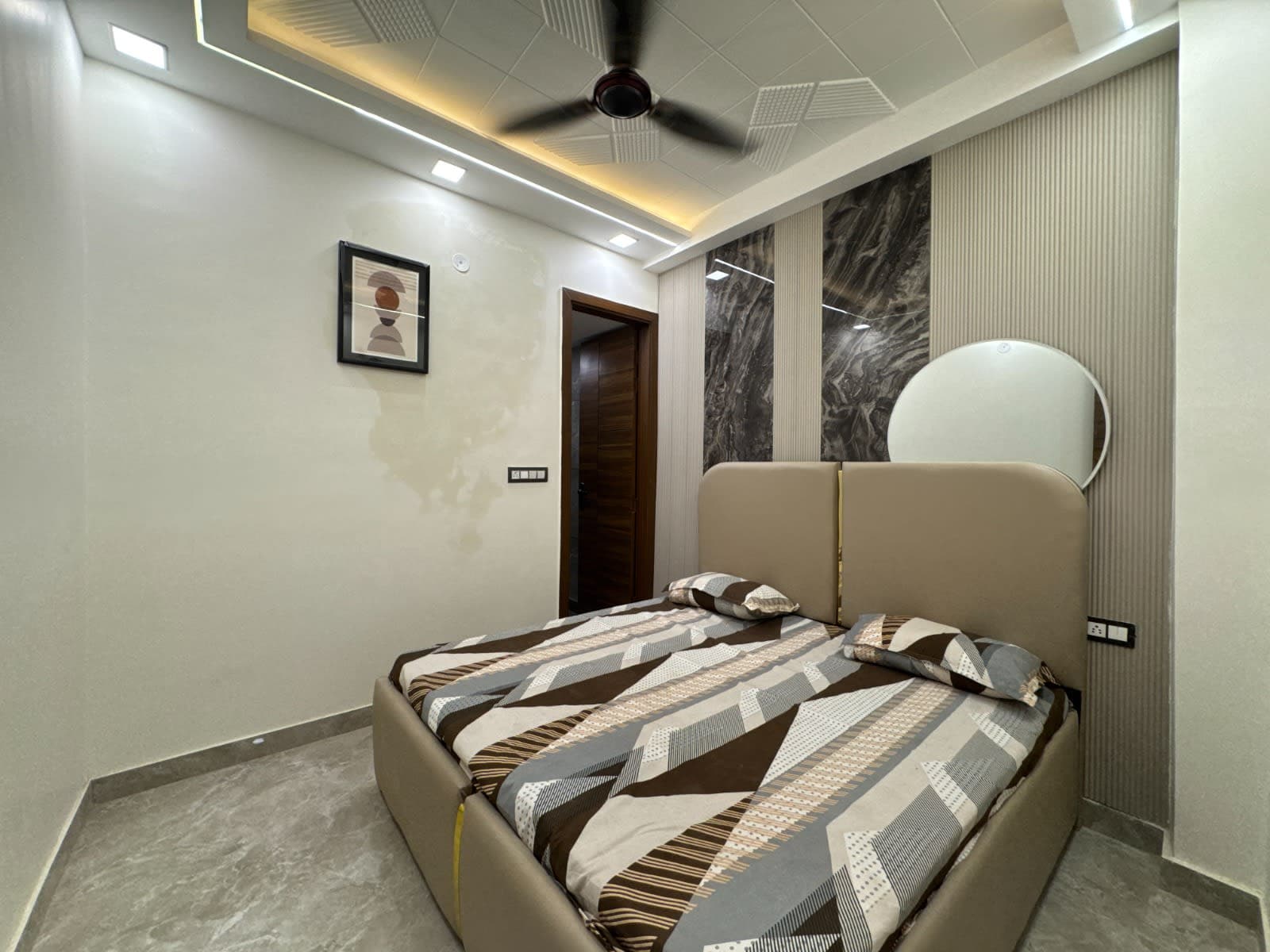 2 BHK Gandhi Chowk - Image 2