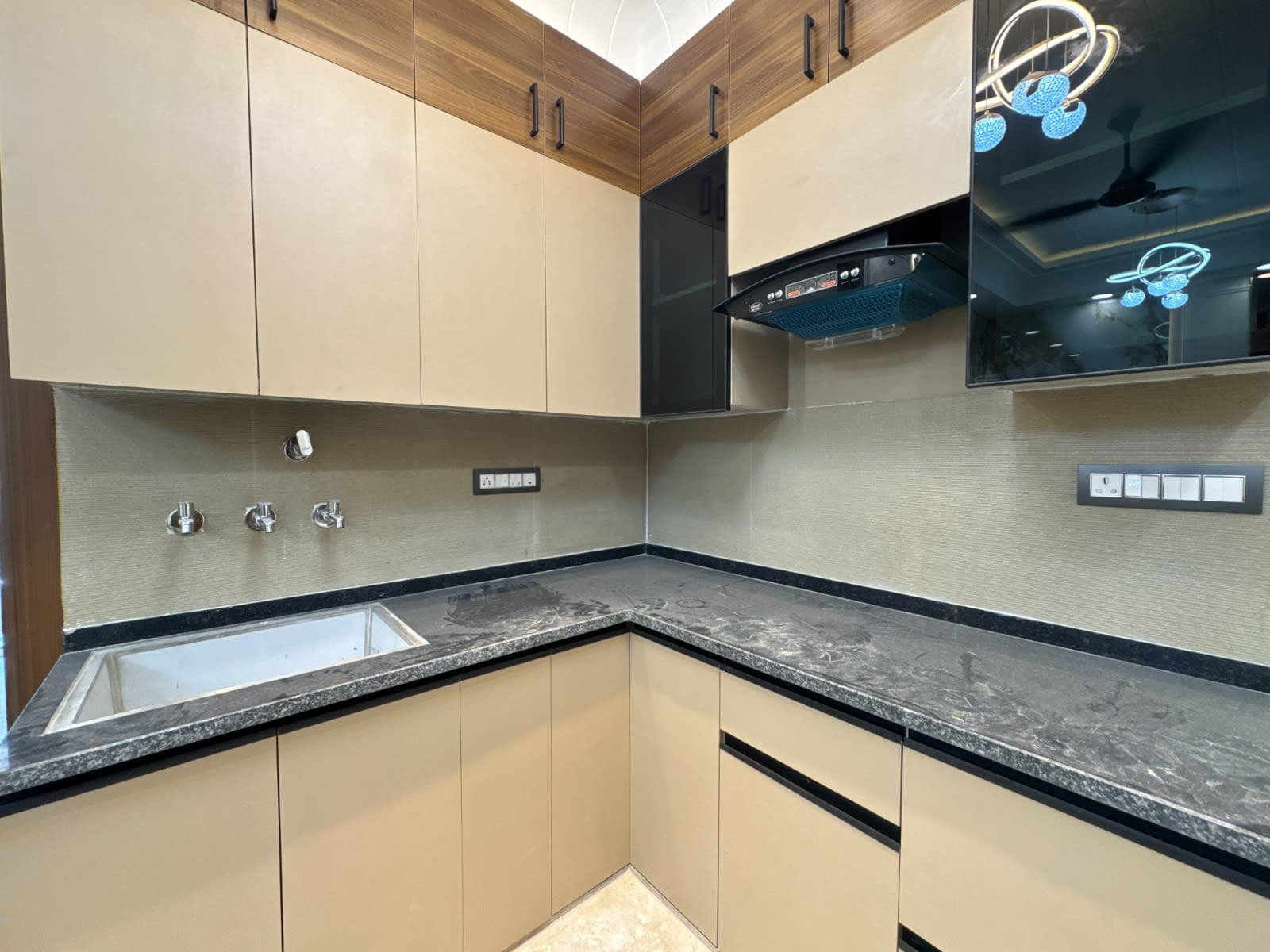 2 BHK Gandhi Chowk - Image 1