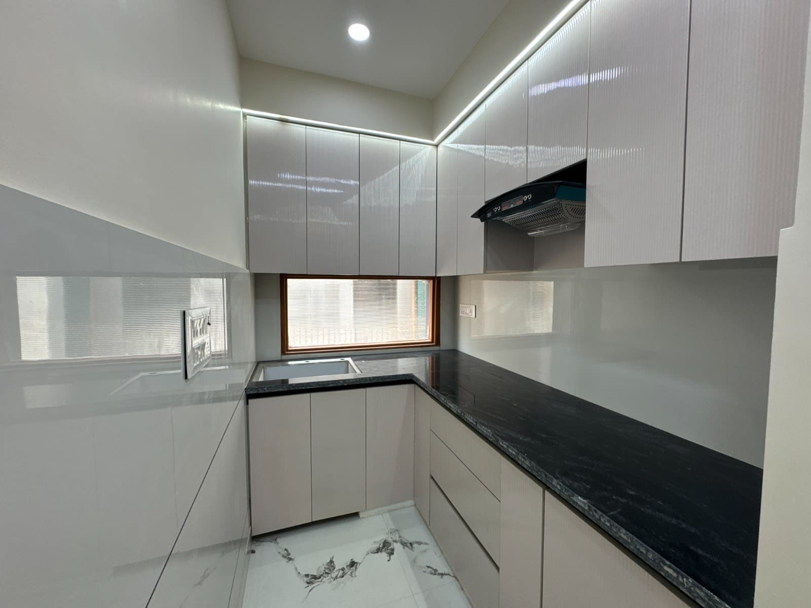 2 BHK Dwarka Mor - Image 3