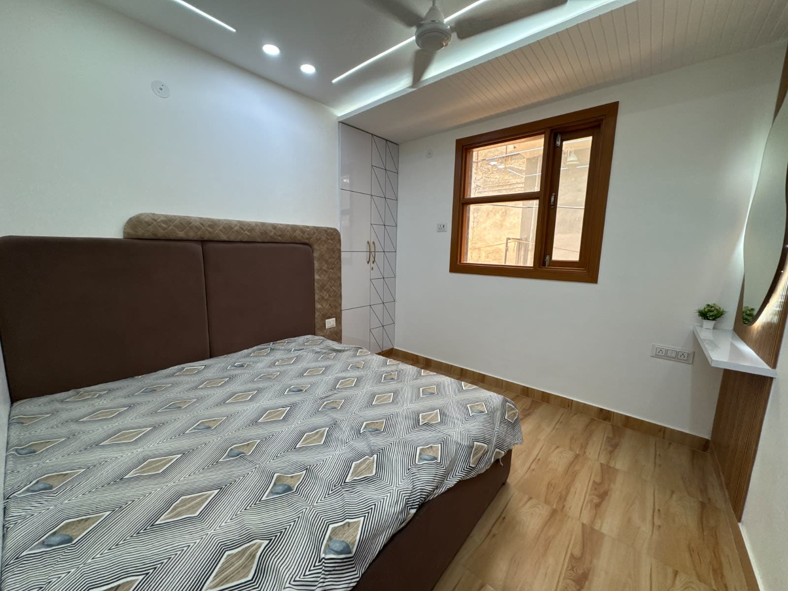 2 BHK Dwarka Mor - Image 1