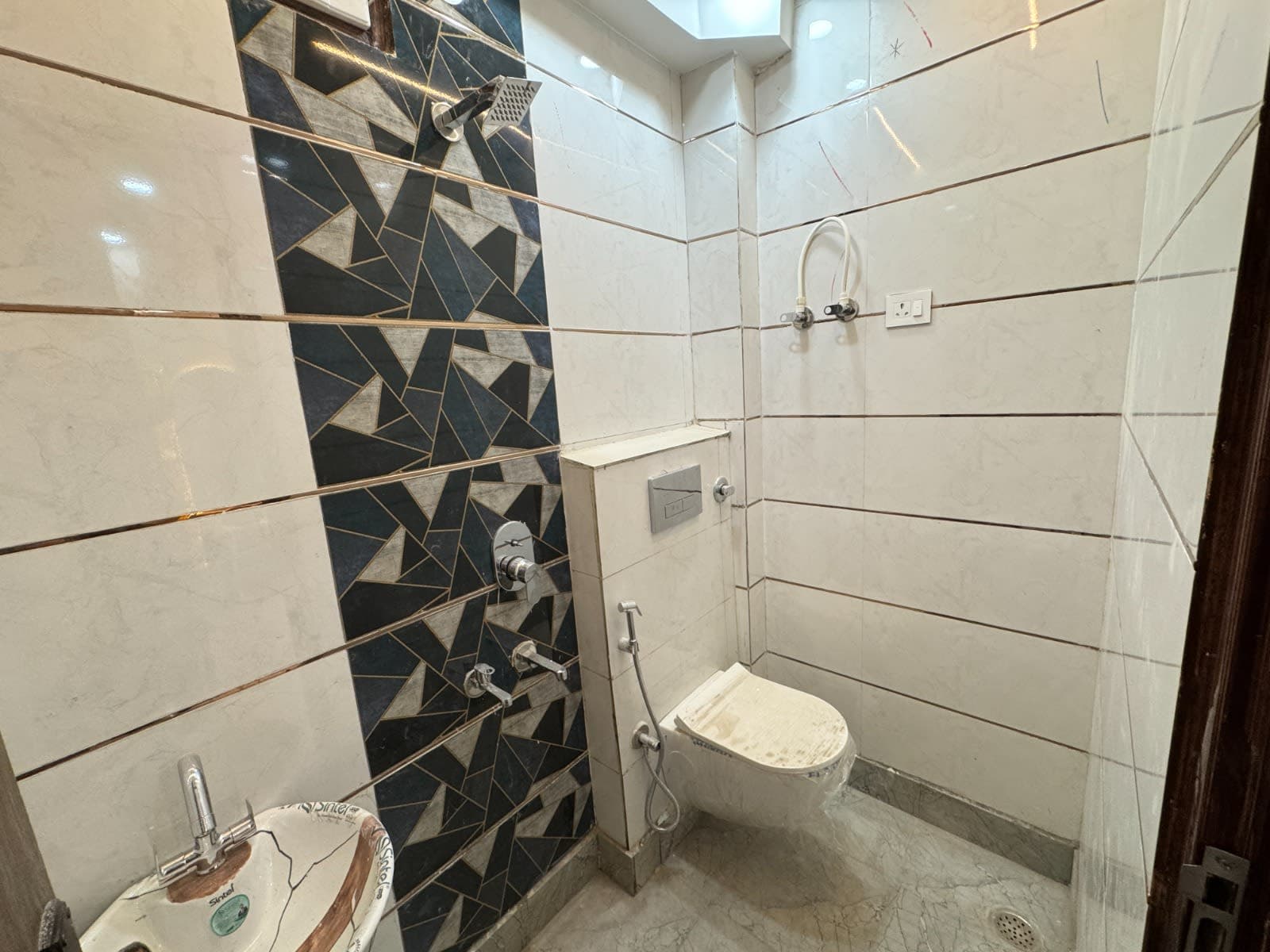 Luxury 2 BHK Dwarka Mor - Image 1