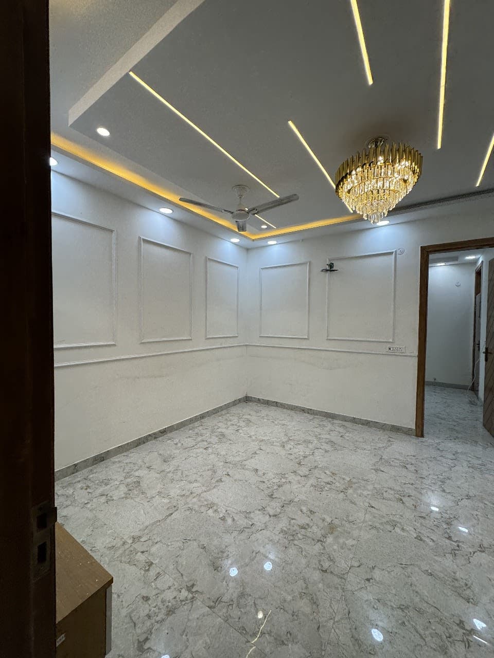 Spacious 3BHK Builder Floor | 90 Gaj | Prime Location - Image 1