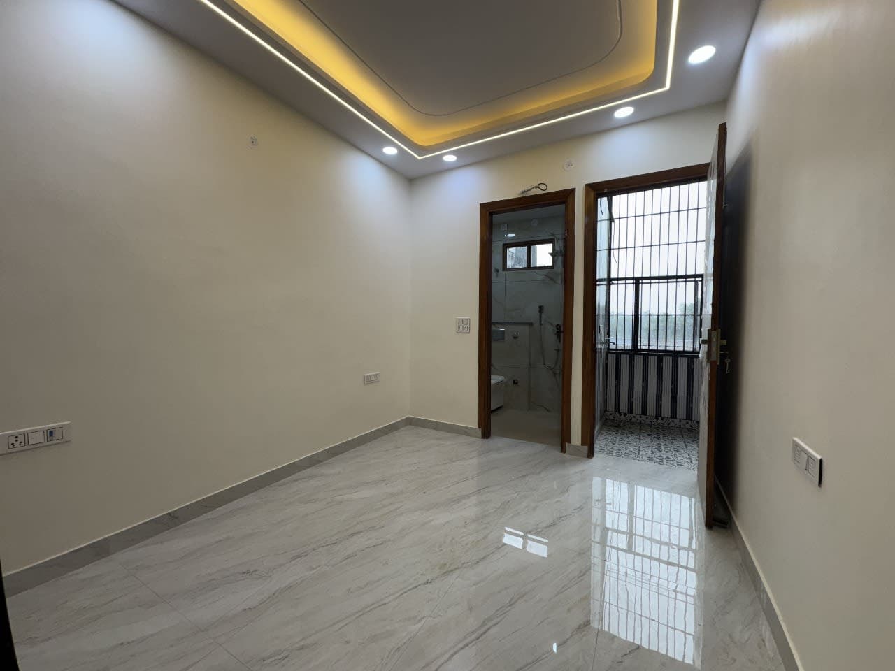 Premium 3BHK | 115 Gaj | 2-Side Open Single Unit - Near Rithala Metro - Image 1