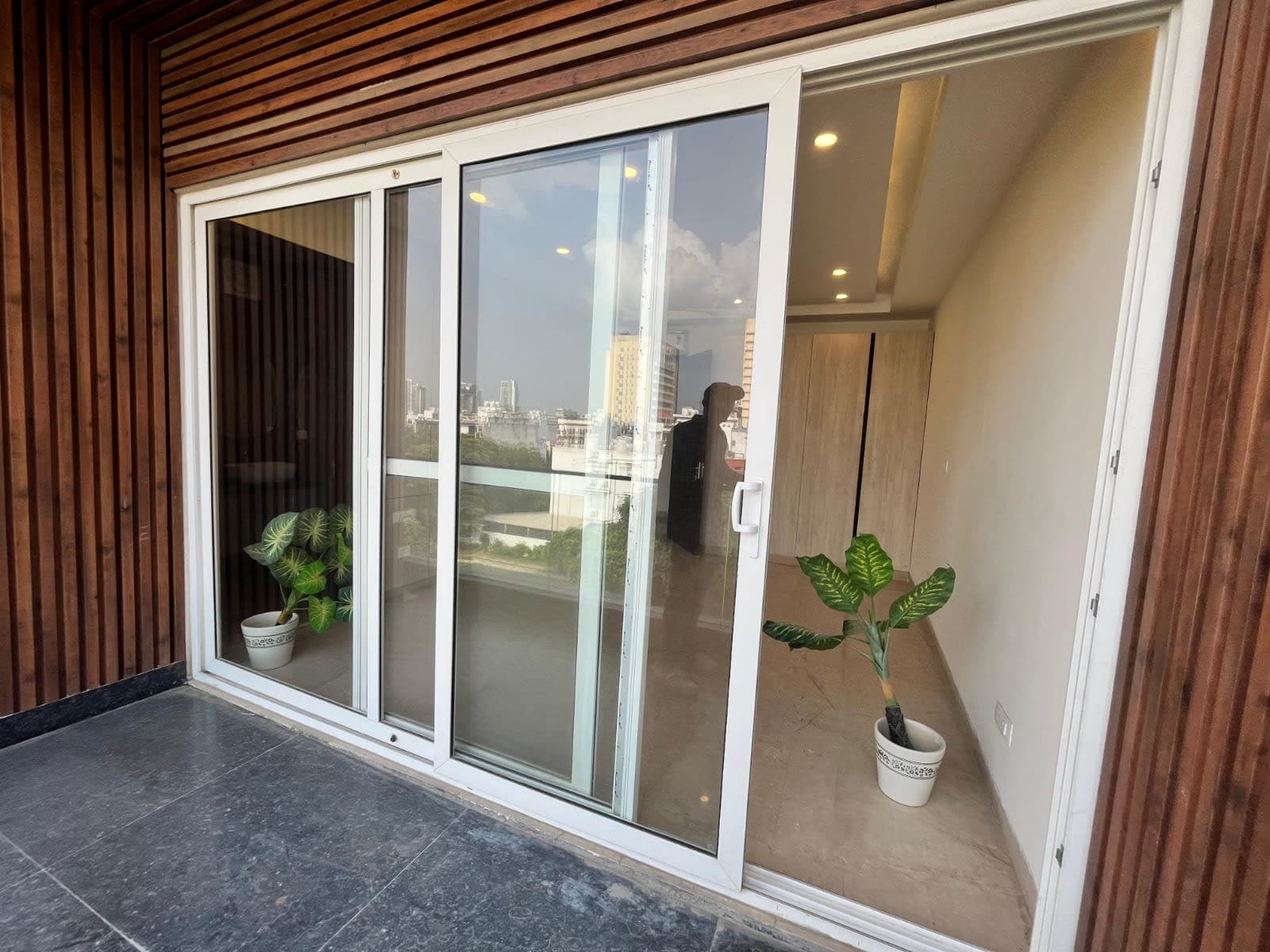 Luxurious 4BHK Builder Floor Top Floor in Sector 56, Sushant Lok 3, Gurgaon - Image 1