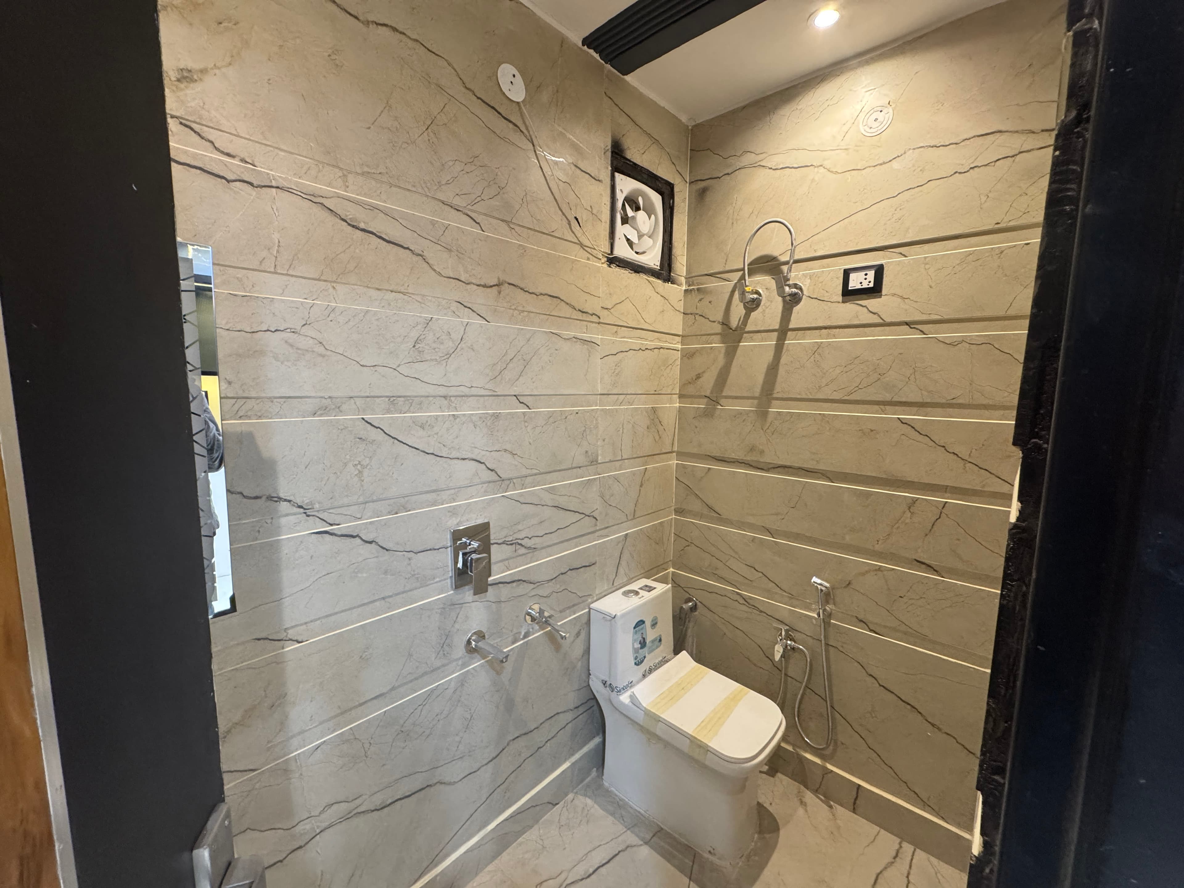 Elegant 3 BHK Residence - Dwarka Mor - Image 2