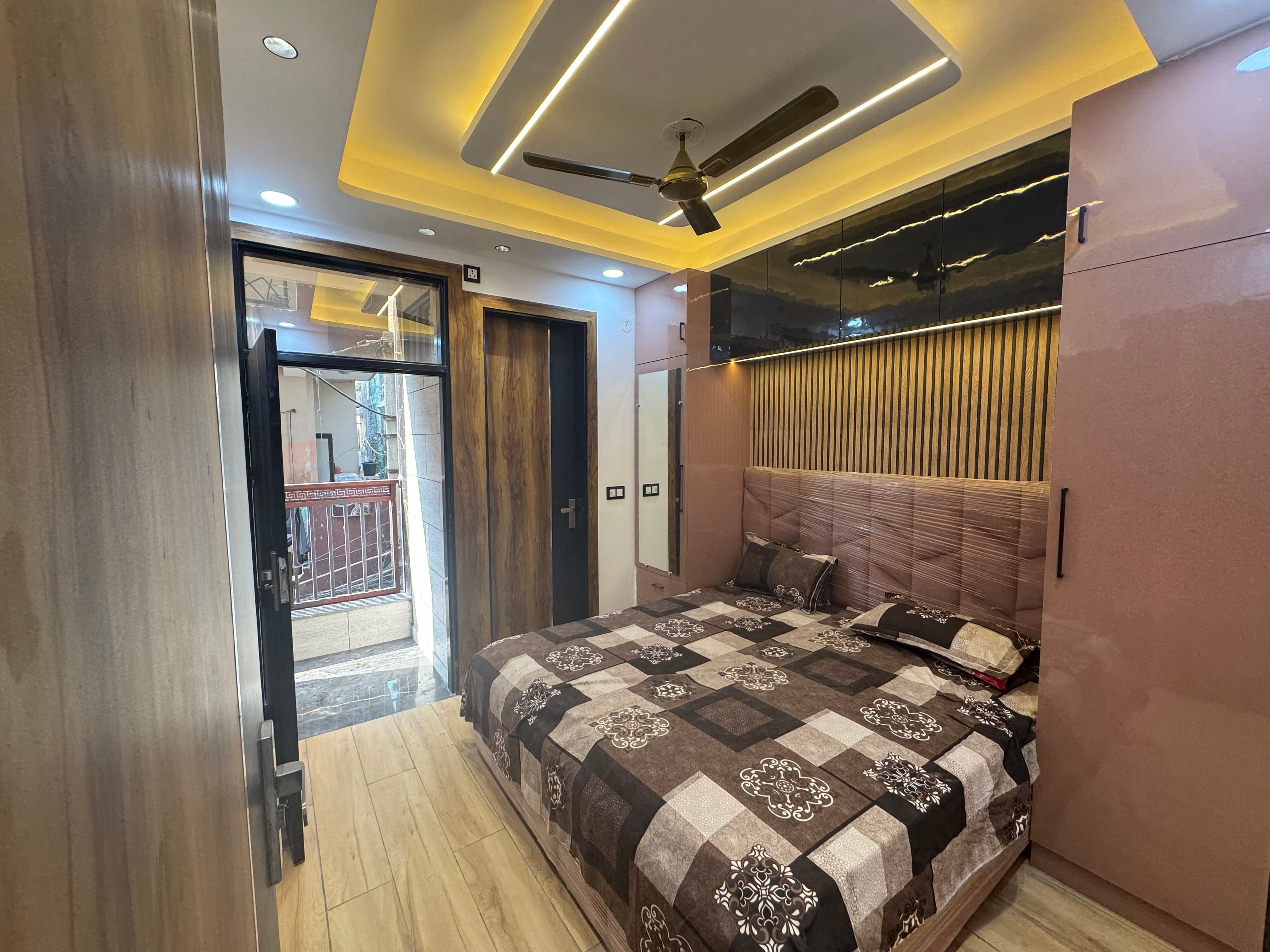 Elegant 3 BHK Residence - Dwarka Mor - Image 4