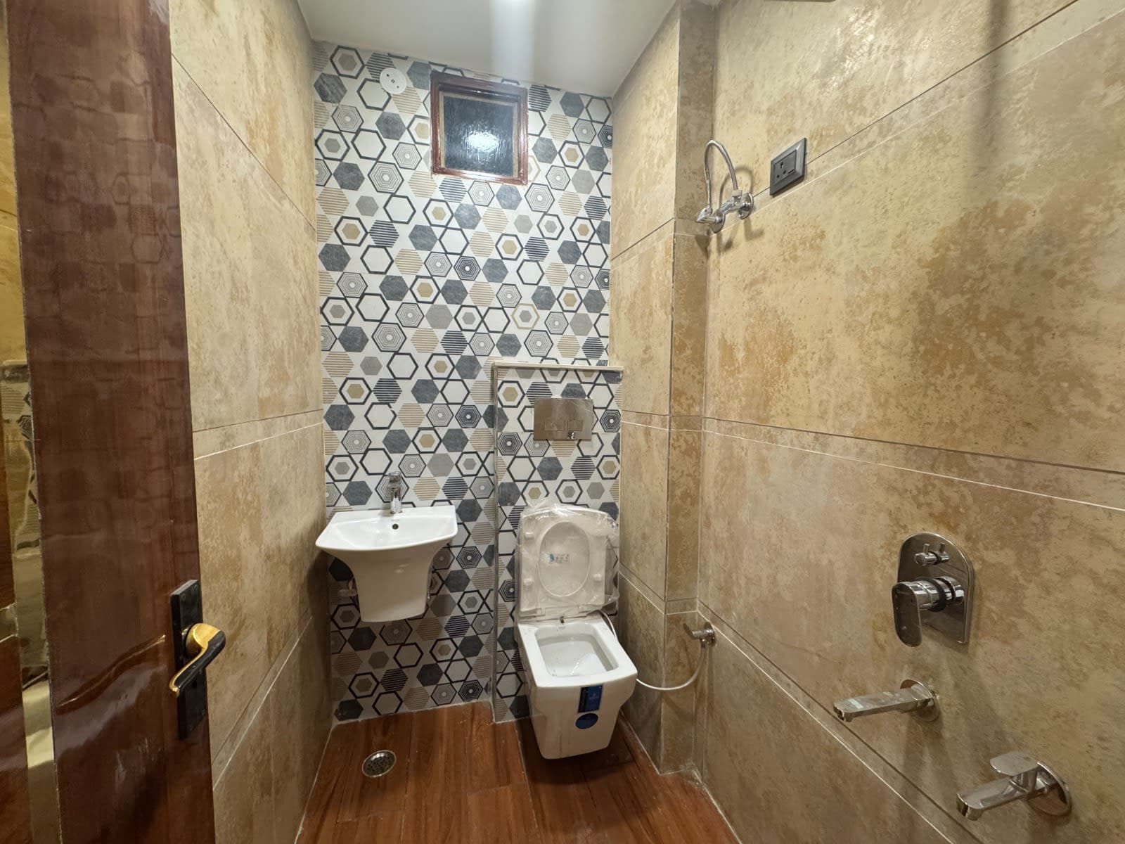 3 BHK Flat Near Nawada Metro Delhi - Image 4