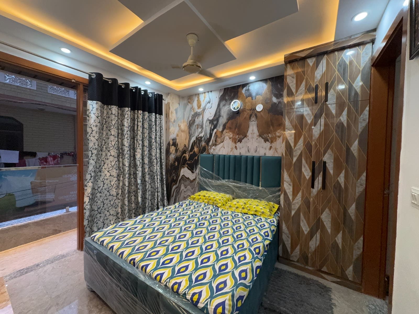 2 BHK Society Flat Near Dwarka Mor Metro Delhi - Image 4